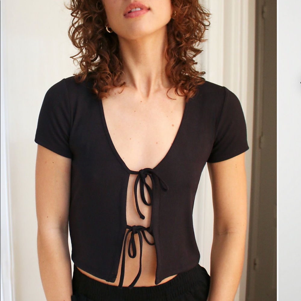 Aritzia Wilfred free only tie-front t-shirt